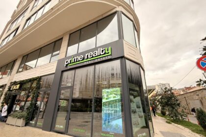 Is Prime Realty Real Estate an agency or a developer? Who sells the apartment and who builds it in Tirana